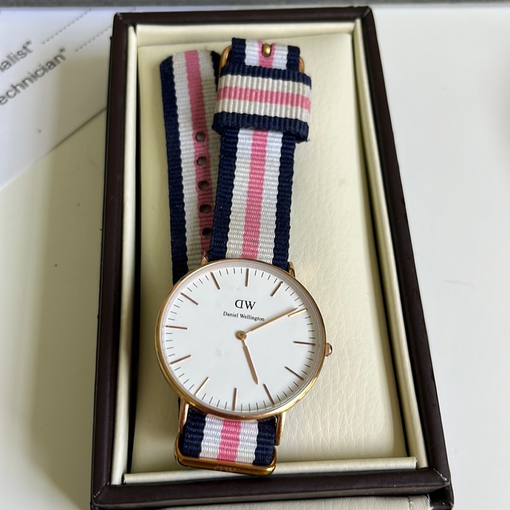 Daniel Wellington rose gold preppy strap watch.